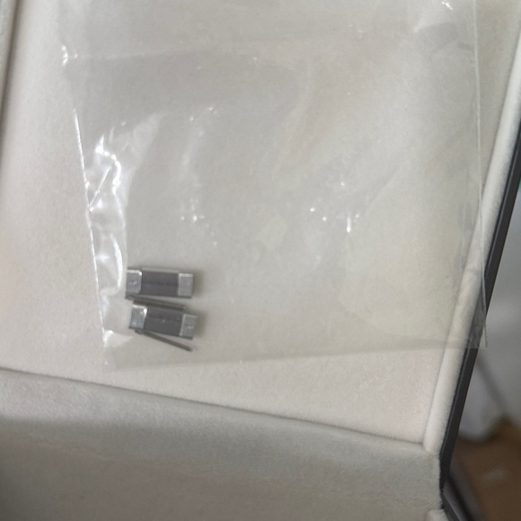 Gucci Mother of Pearl Diamond Watch - Picture 11 of 11